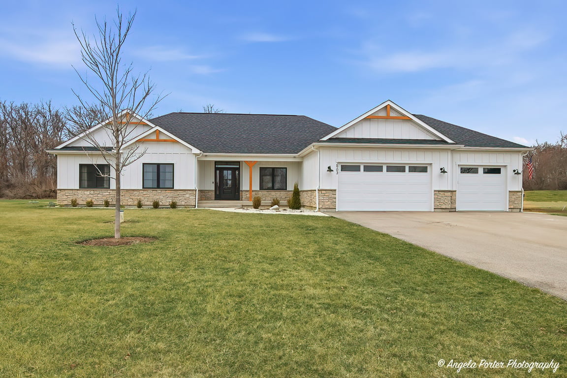 2903 Pioneer Oaks Drive