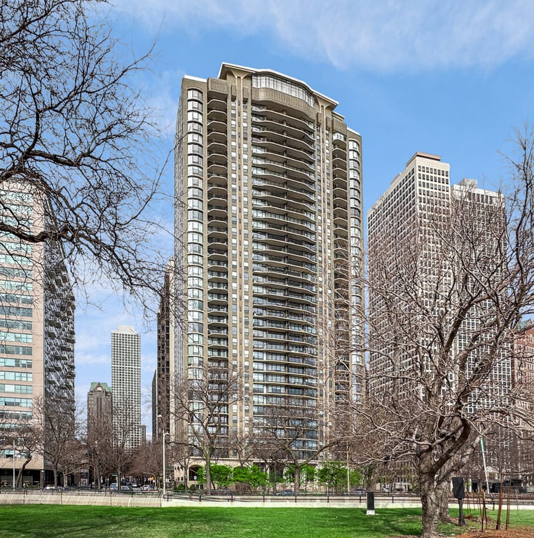 1040 Lake Shore Drive