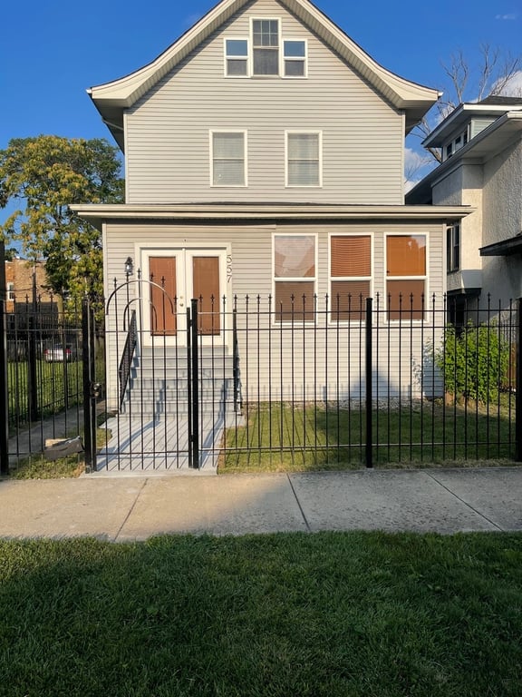 557 Leamington Avenue