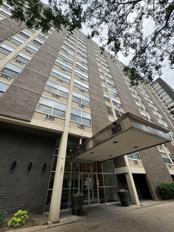 3033 SHERIDAN Road