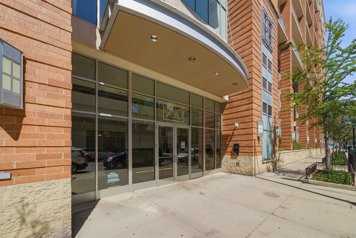 950 Monroe Street