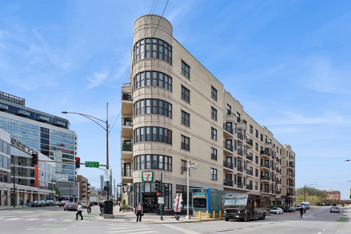 520 Halsted Street