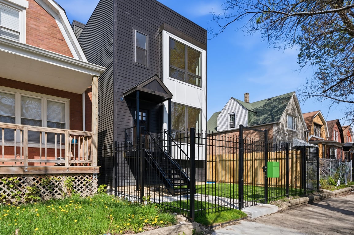 904 Trumbull Avenue