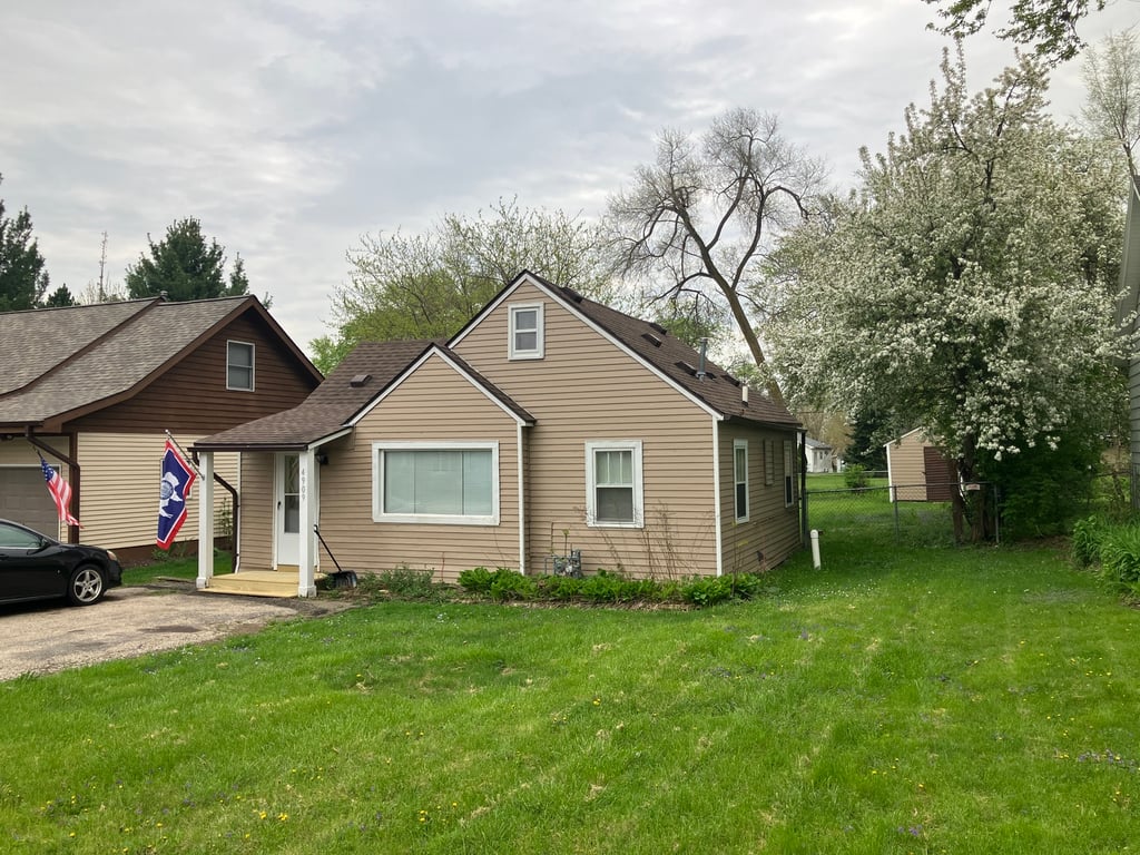 4909 Fountain Lane