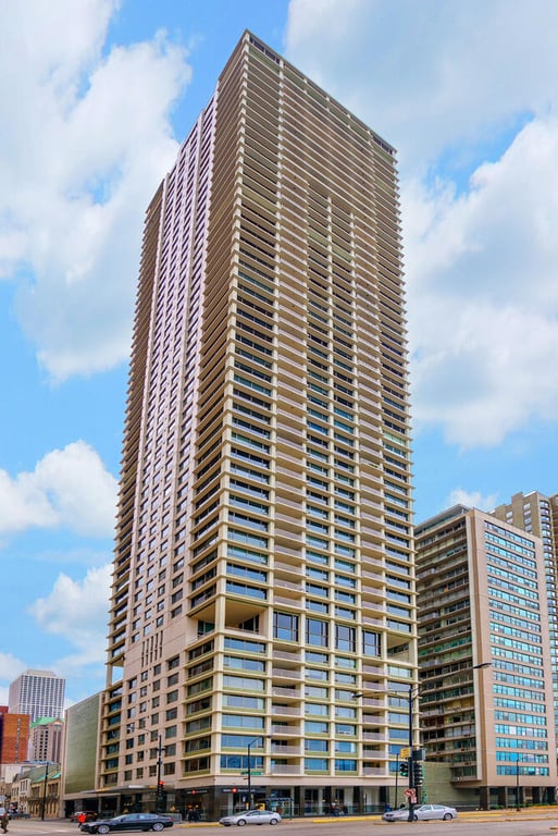 1000 LAKE SHORE Plaza