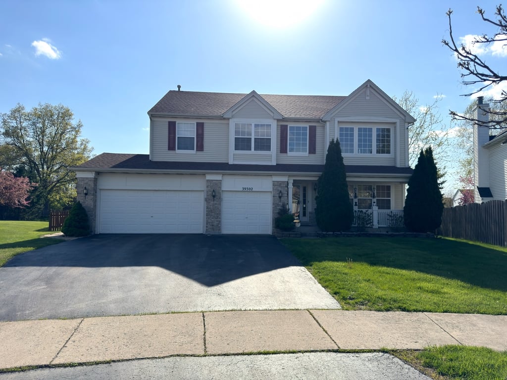 39302 Queensbury Lane