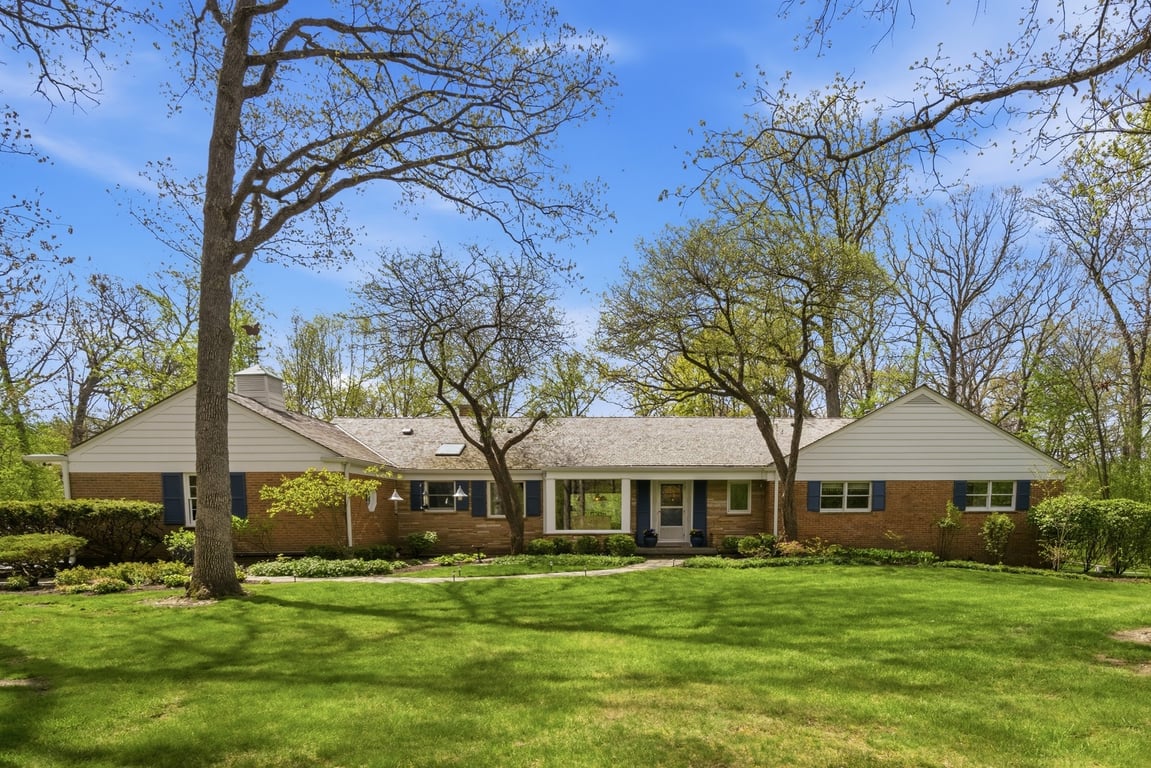 880 Hiawatha Lane