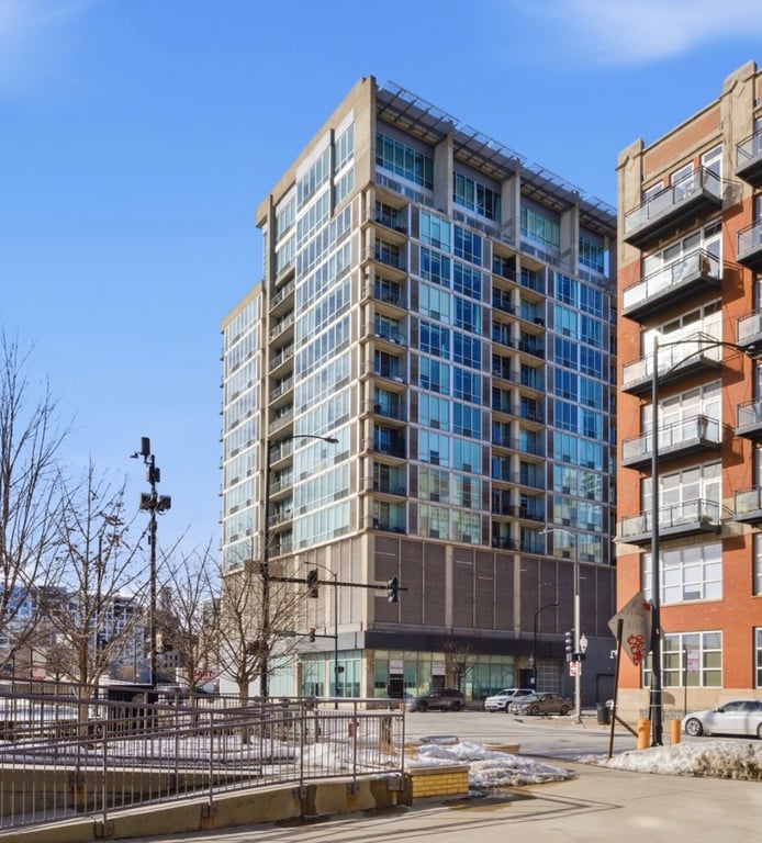 700 Van Buren Street