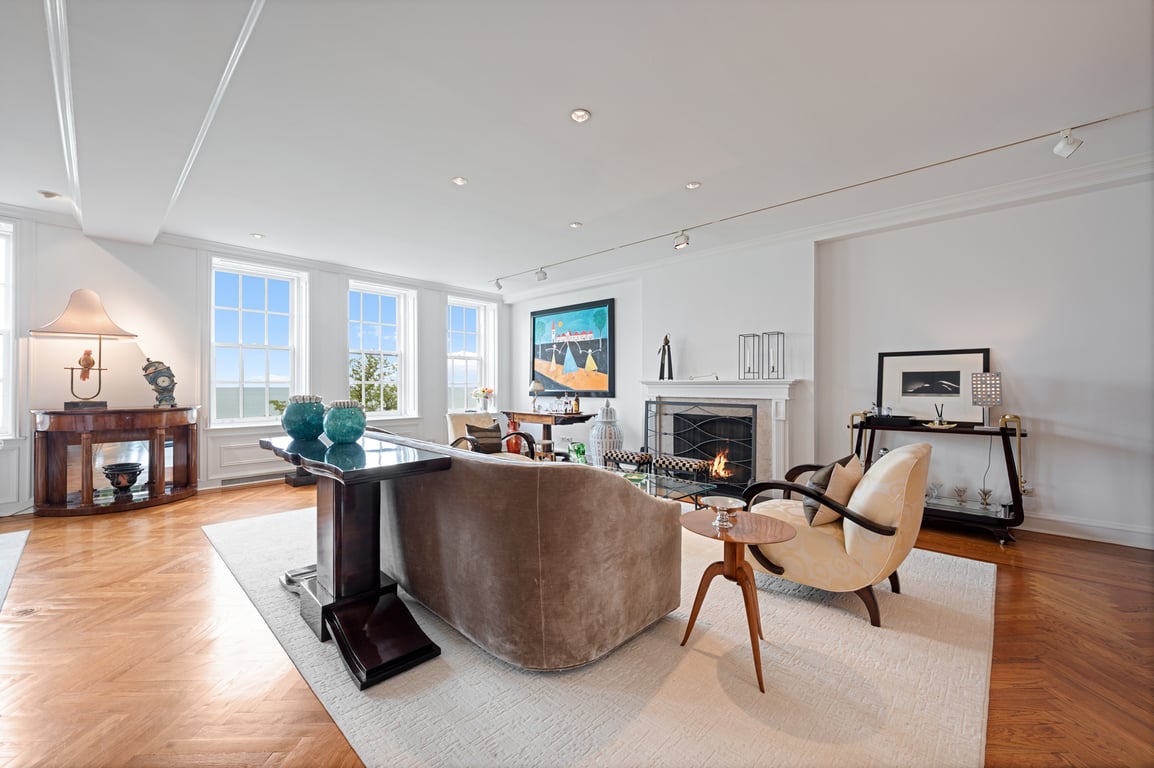 219 Lake Shore Drive
