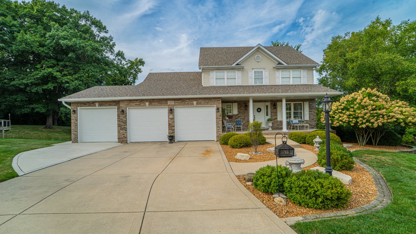 1205 Waterside Lane