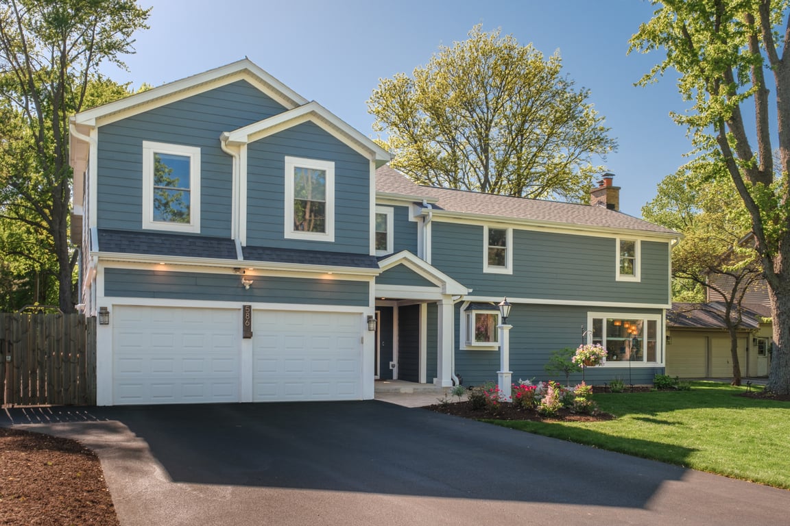 586 EARL Drive