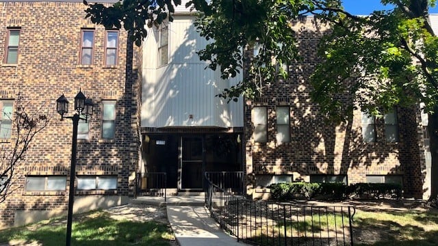 2275 Country Club Drive