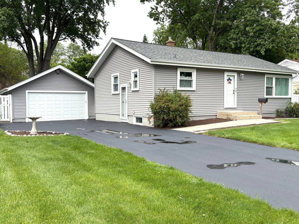 1234 Hickory Road