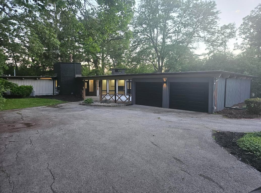 2556 Country Club Drive
