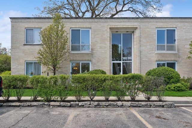 140 Green Bay Road