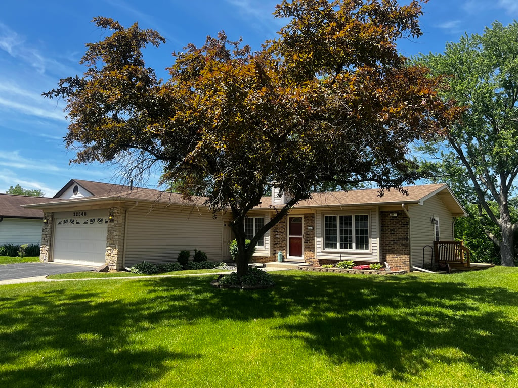 22548 Lakeshore Drive