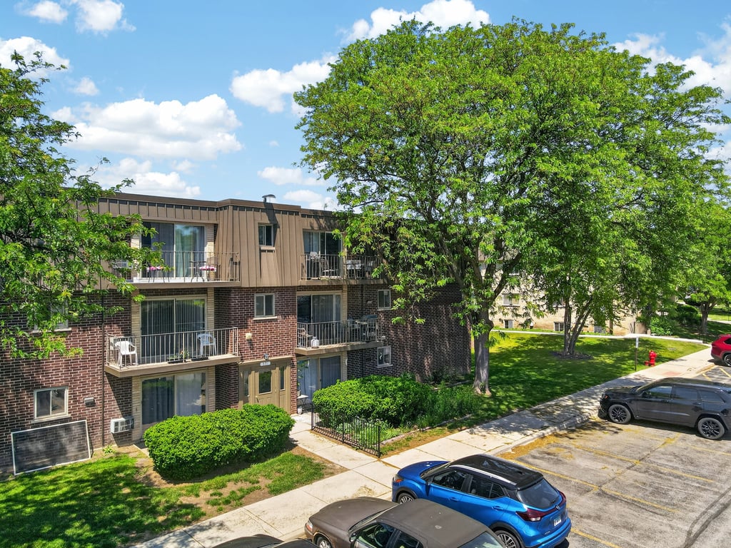 571 FAIRWAY VIEW Drive