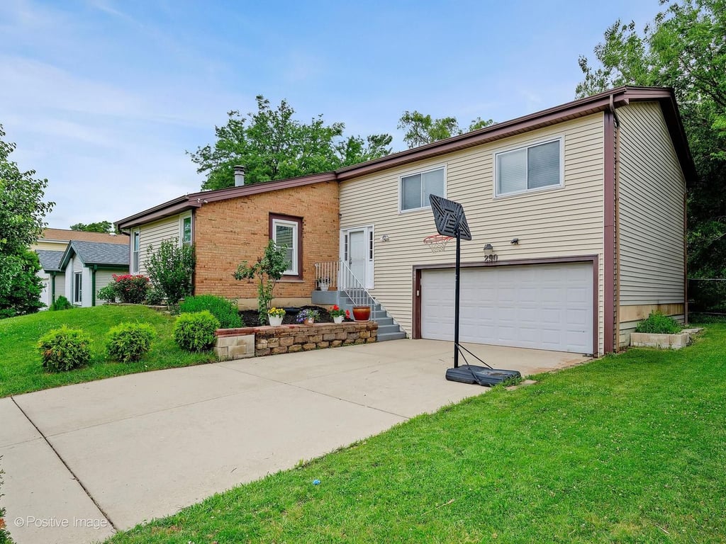 290 LOVELAND Drive
