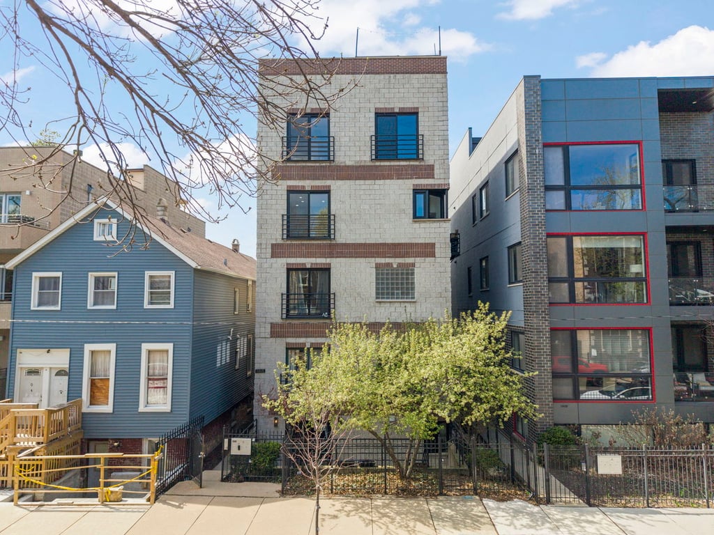 1016 Marshfield Avenue