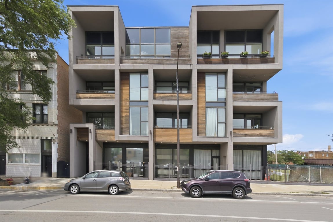 2424 Chicago Avenue