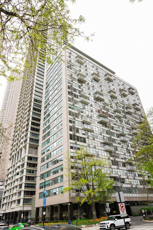1000 Lake Shore Drive