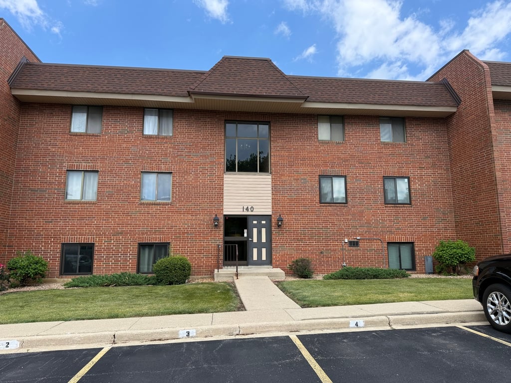 140 Fountainview Lane
