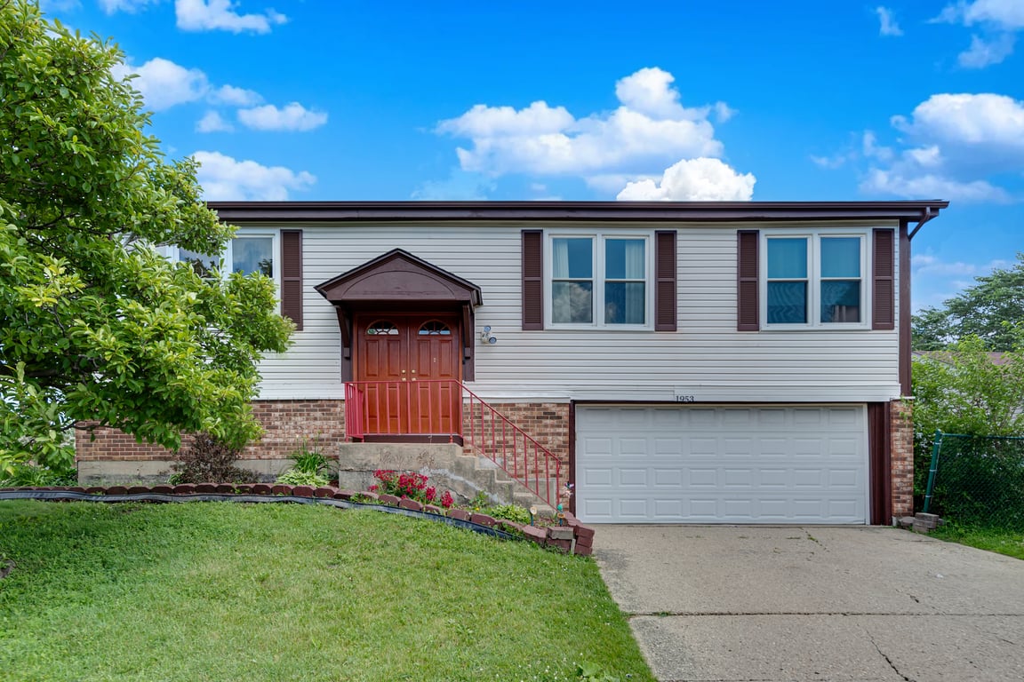 1953 Burr Oaks Lane