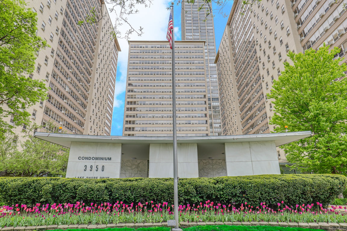 3950 Lake Shore Drive