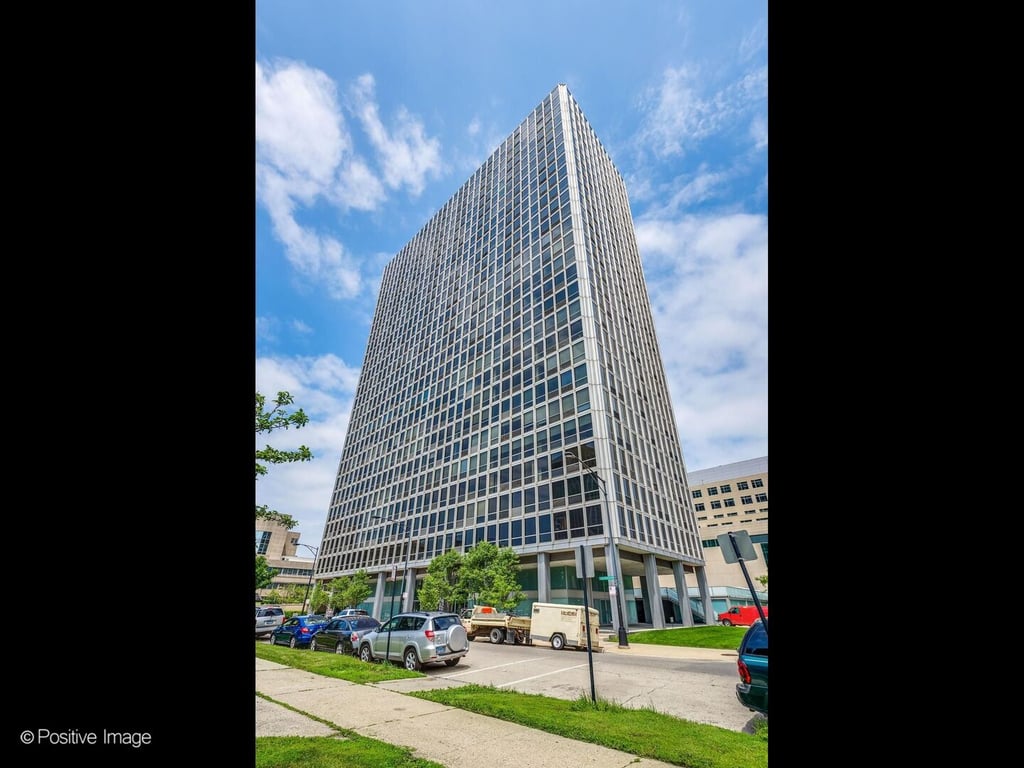330 Diversey Parkway