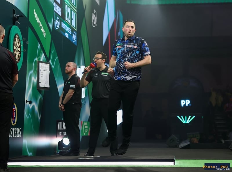 Luke Humphries at the World Championship