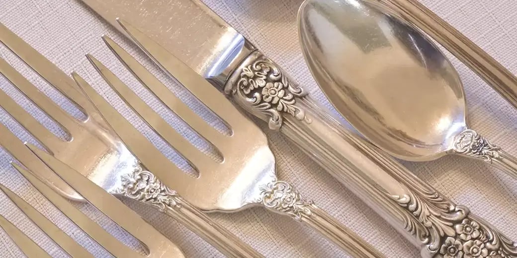Clean silverware stains