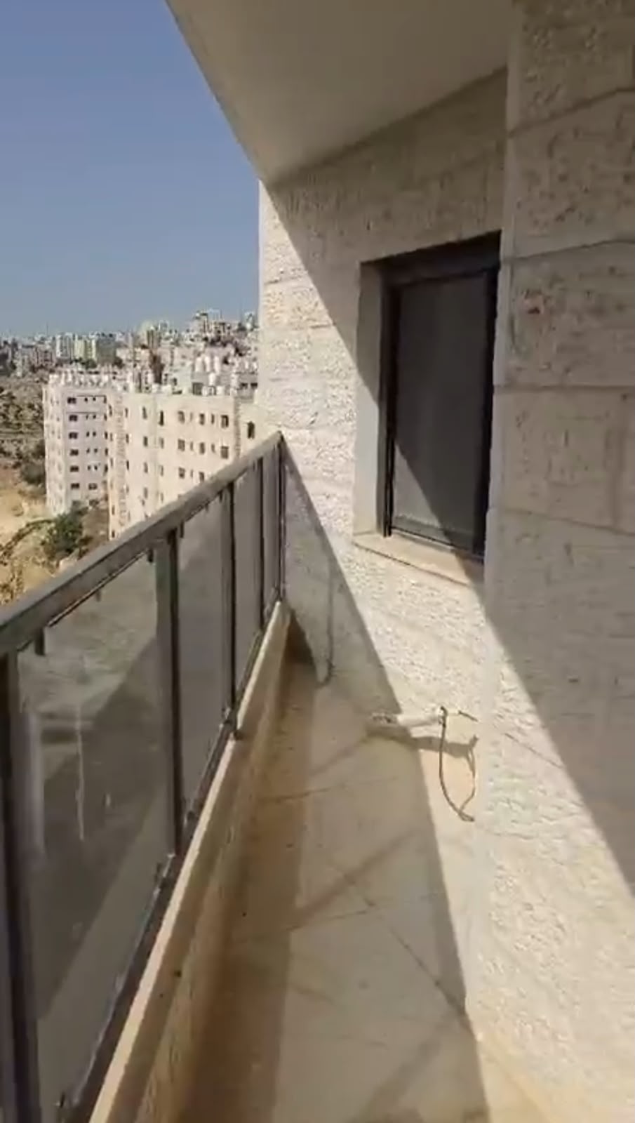 الطيرة قرب جامع الصحابة — شقة 135م — صورة 01