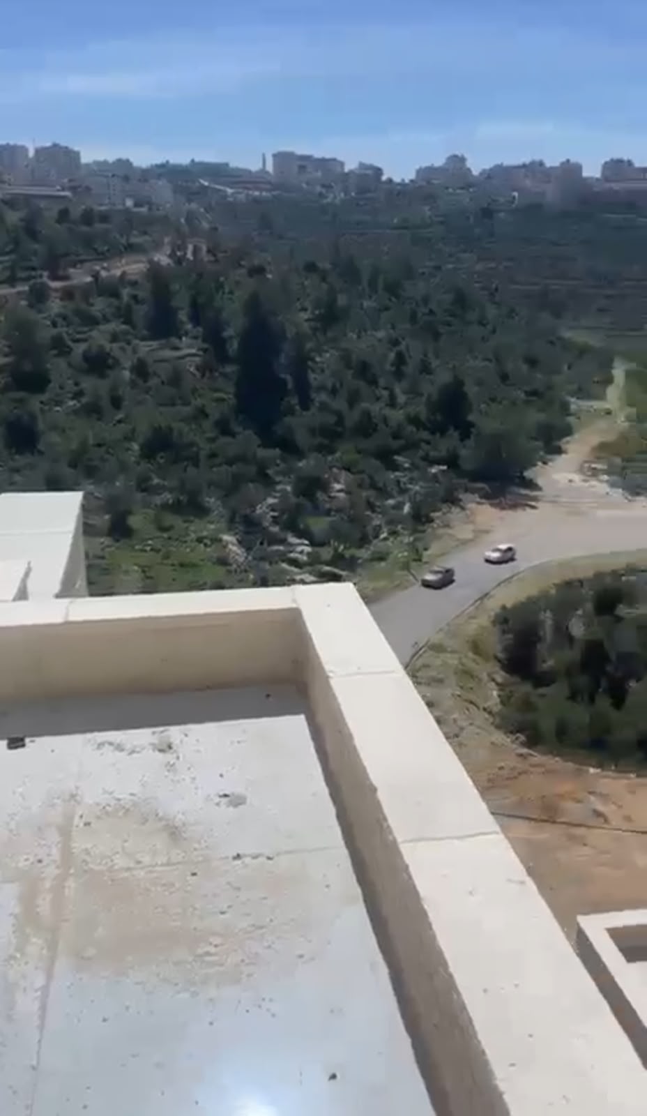 الطيرة قرب لازا ورد — شقة 165م مع حديقة — صورة 02