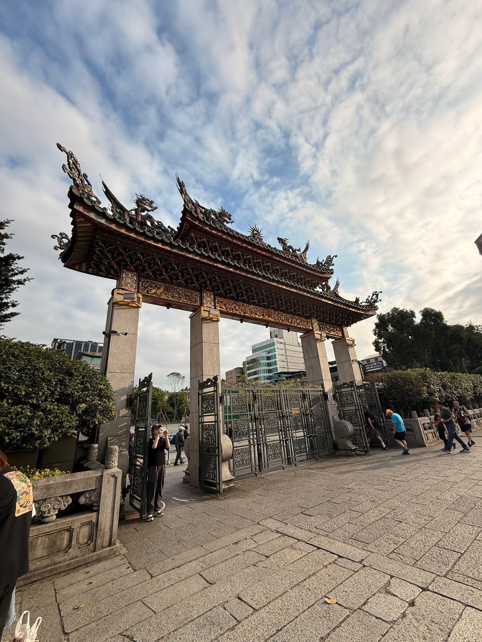 萬華古蹟巡禮-艋舺龍山寺山門與剪黏藝術
