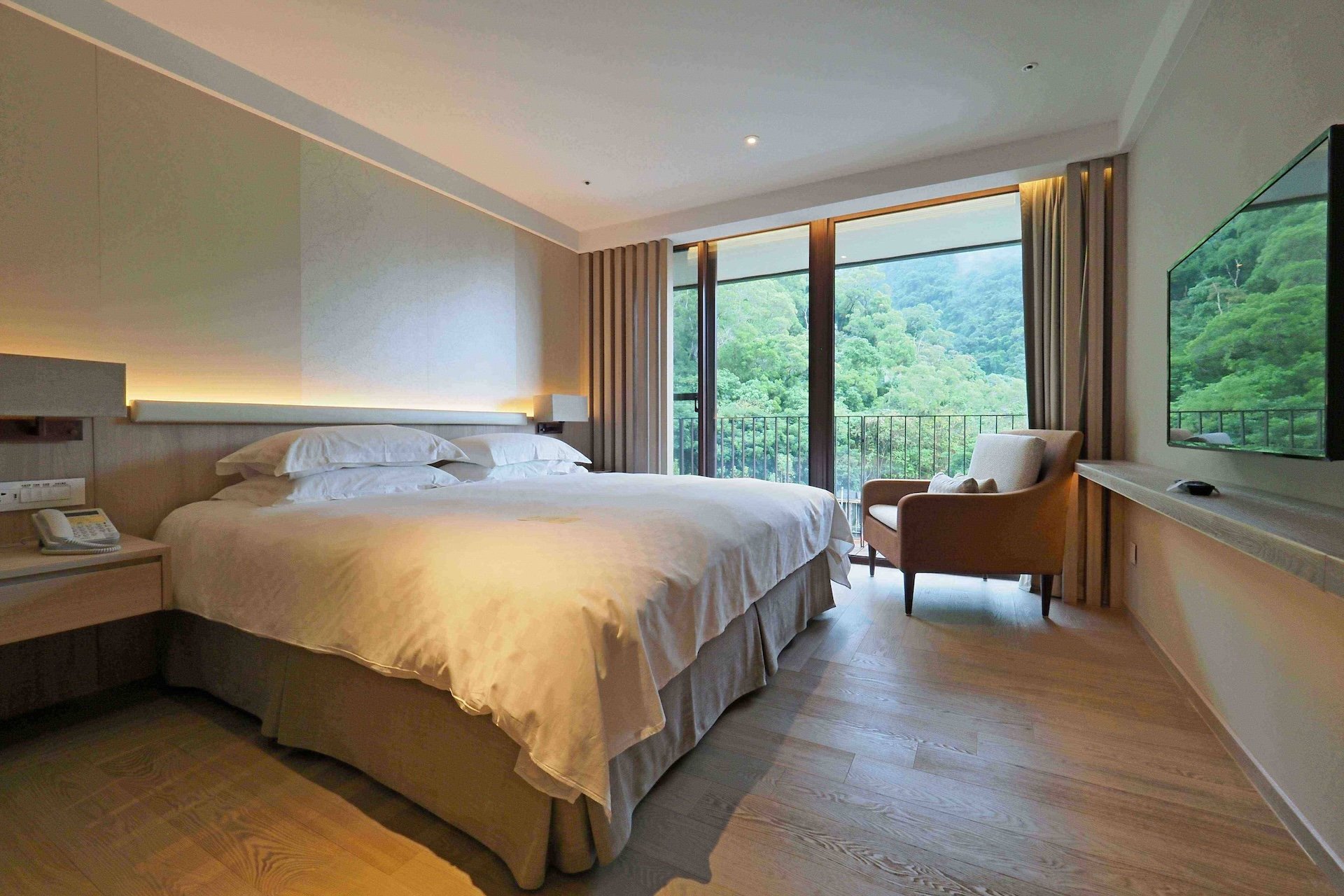 Deluxe Western Suite