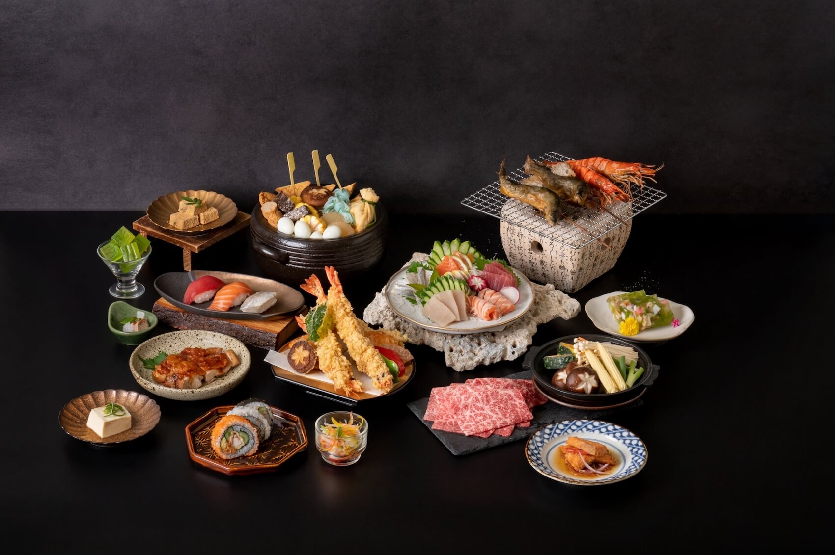 以「旬」為題，依循自然，食材最初的鮮甜，在最好的時間匯集經典和食以及職人烹調技藝，呈現豐富多元的日本美食樣貌。