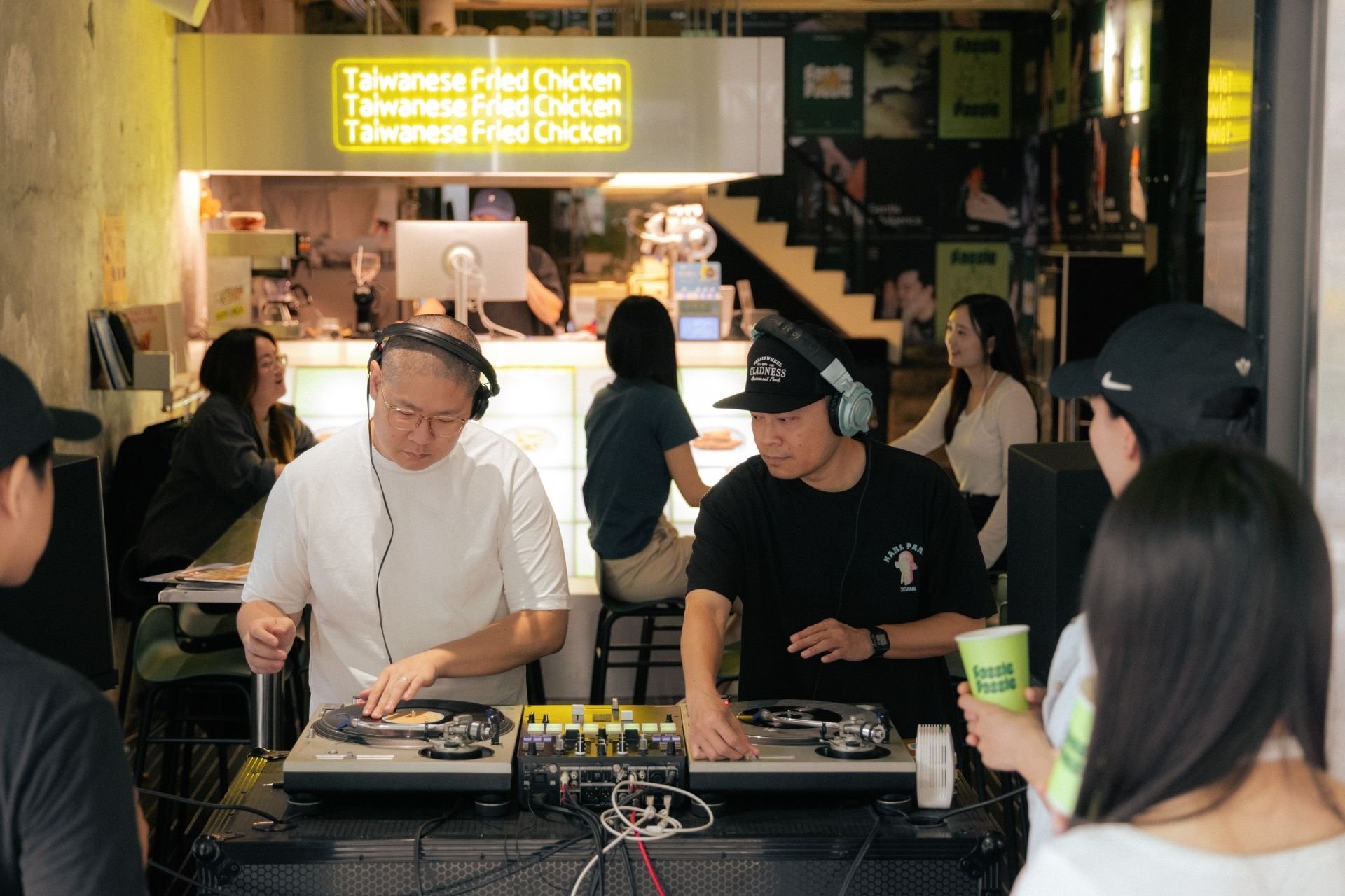 台北咖啡館餐廳白日派對 DJ 文化現場
