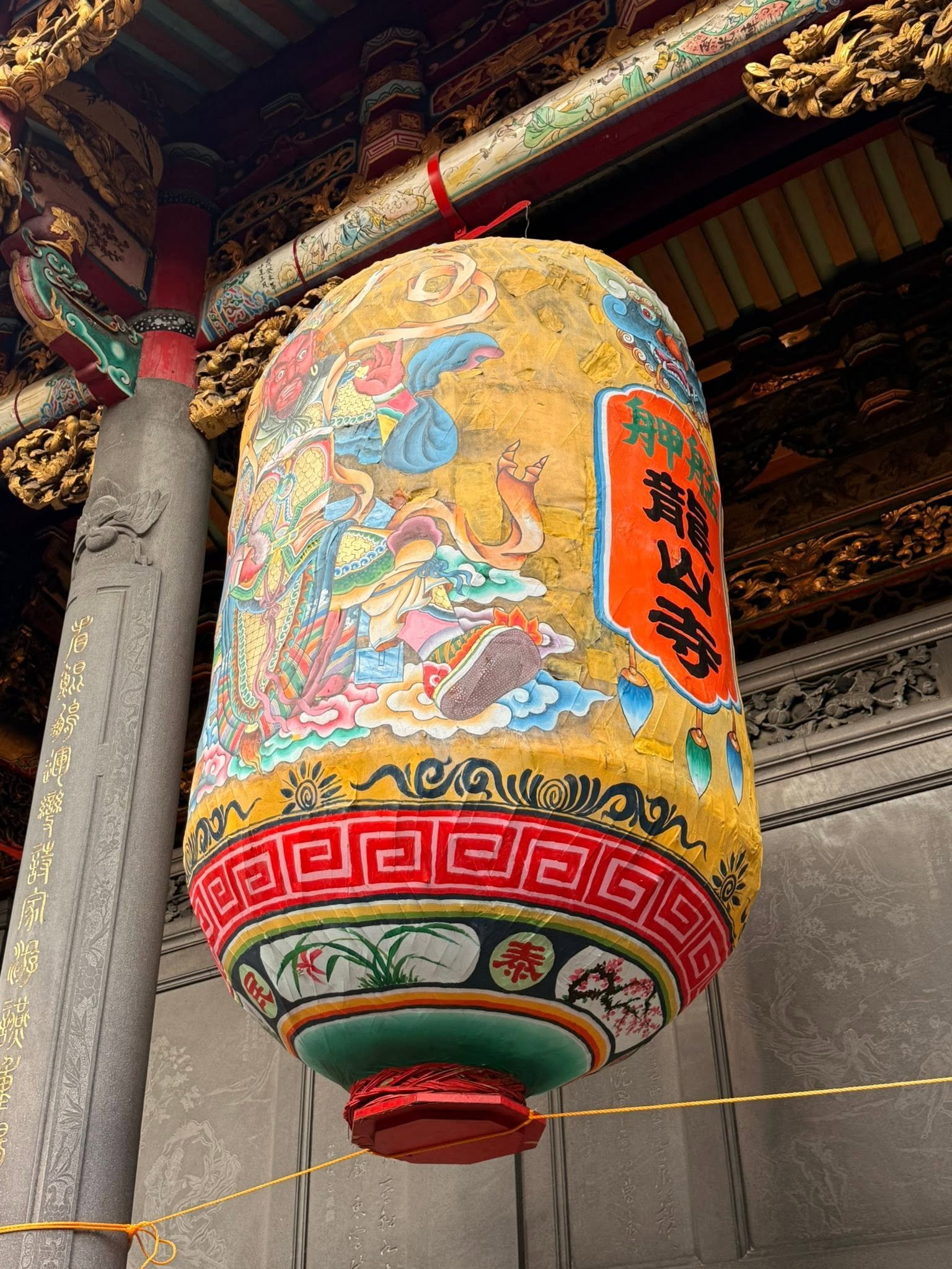 台北朝聖之旅-龍山寺手繪黃色燈籠