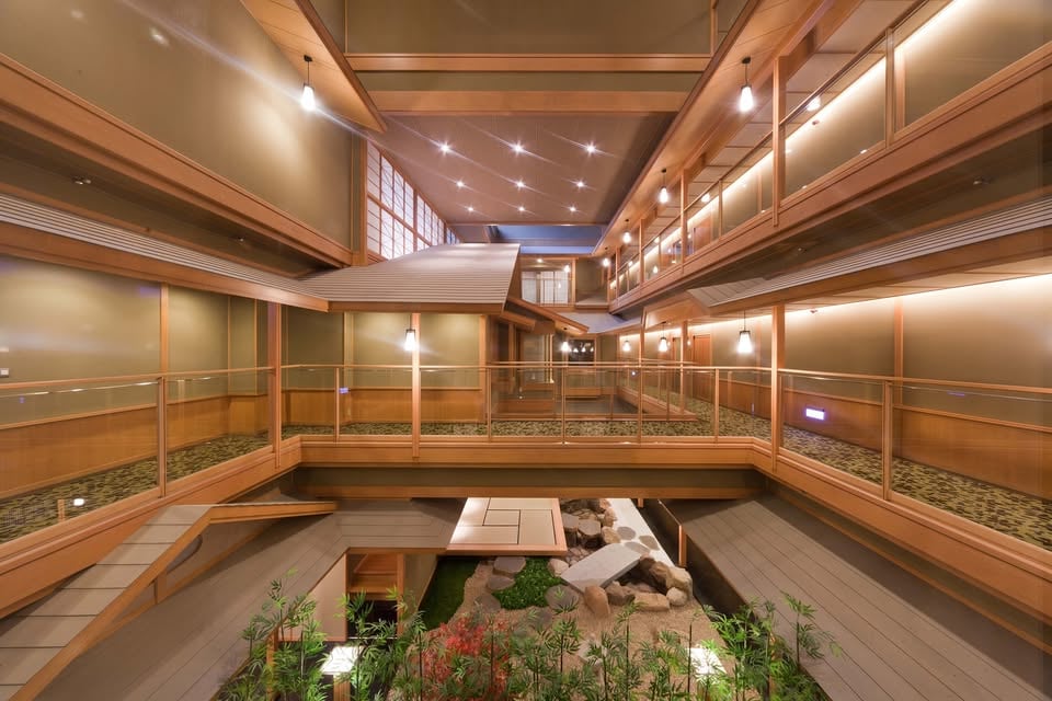 日勝生加賀屋