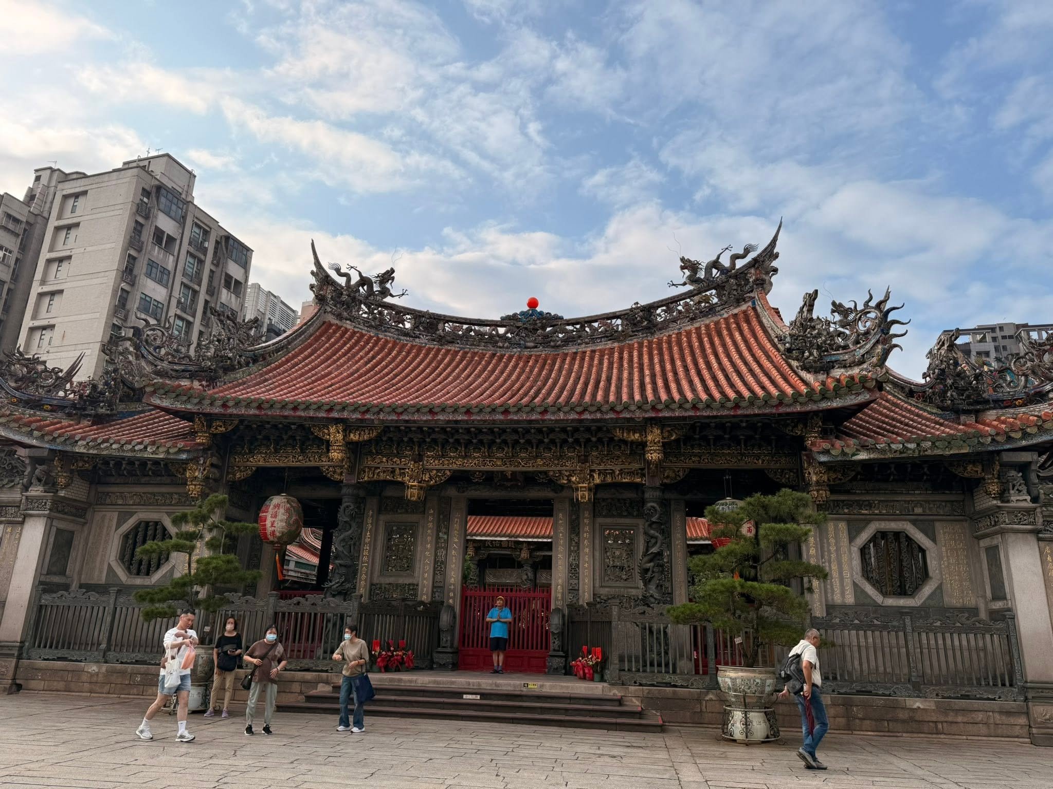萬華一日遊必去景點-國定古蹟艋舺龍山寺建築