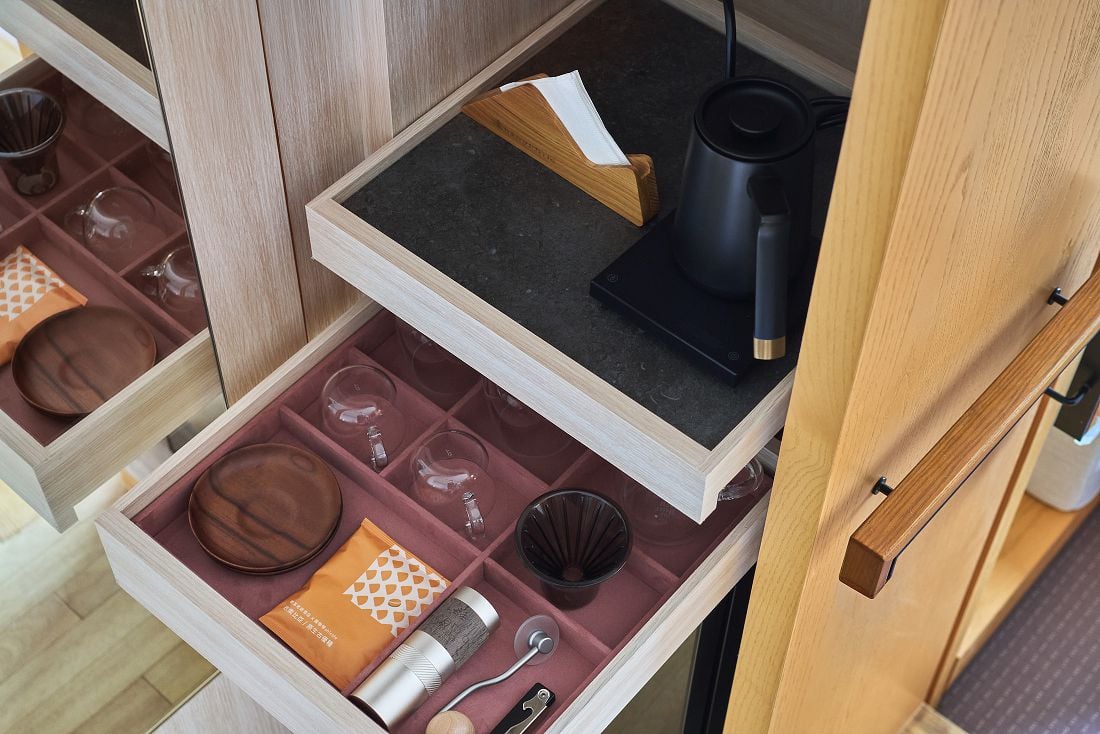 礁溪老爺客房改裝 茶點升級為華剛精品茶與握咖啡特製手磨咖啡豆.jpg