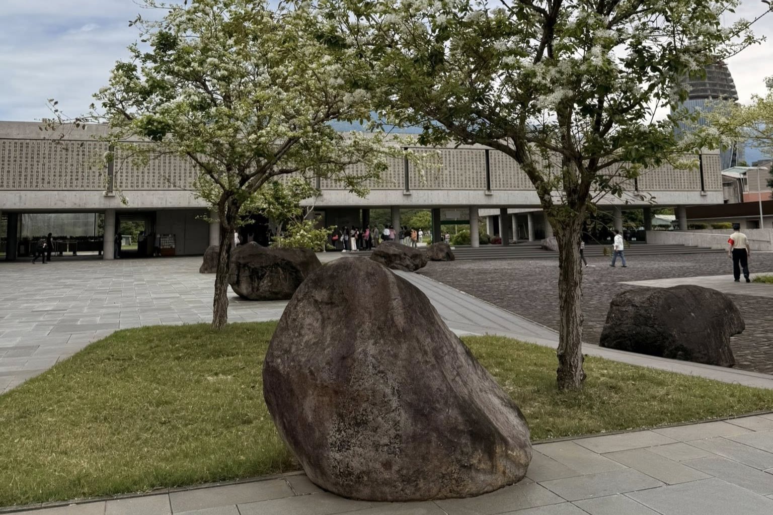 法鼓山農禪寺清水模與水池空間