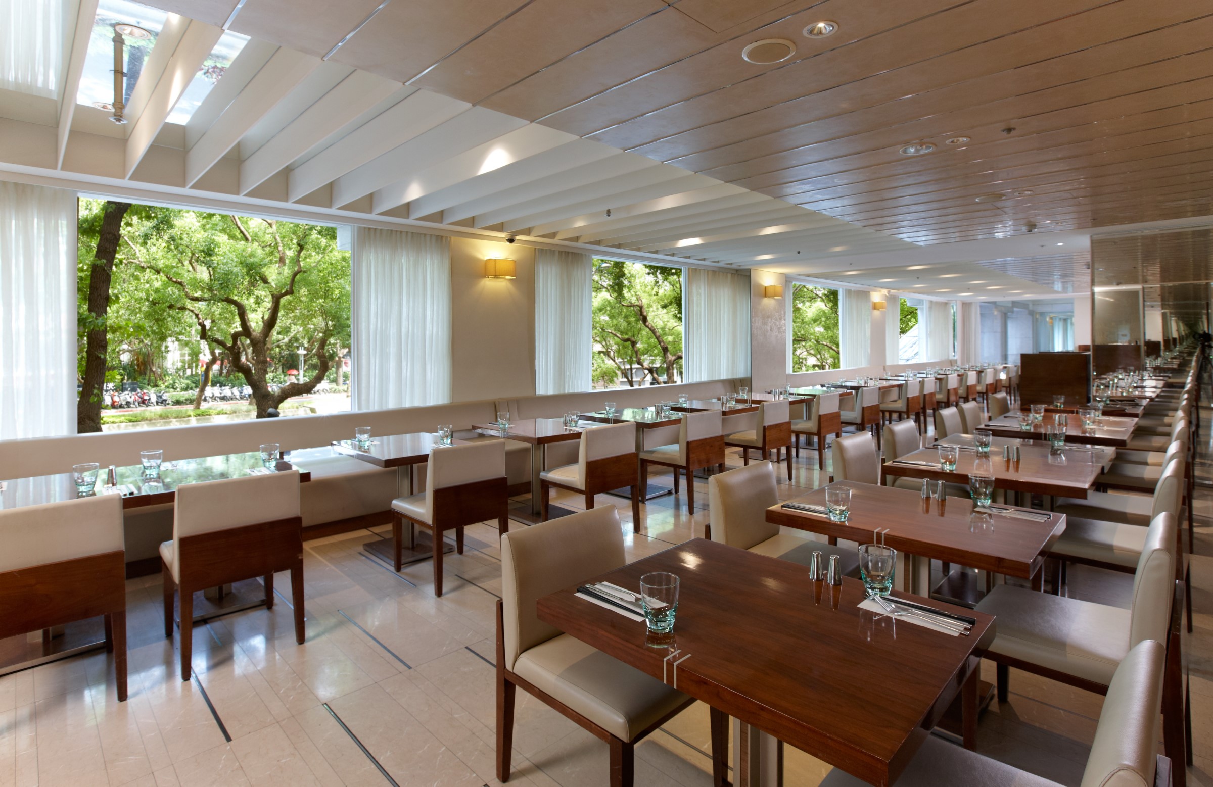 台北老爺「Le Café咖啡廳雙人平日下午茶券」，每張只要1,388元起，換算下來每位只要694元.jpg