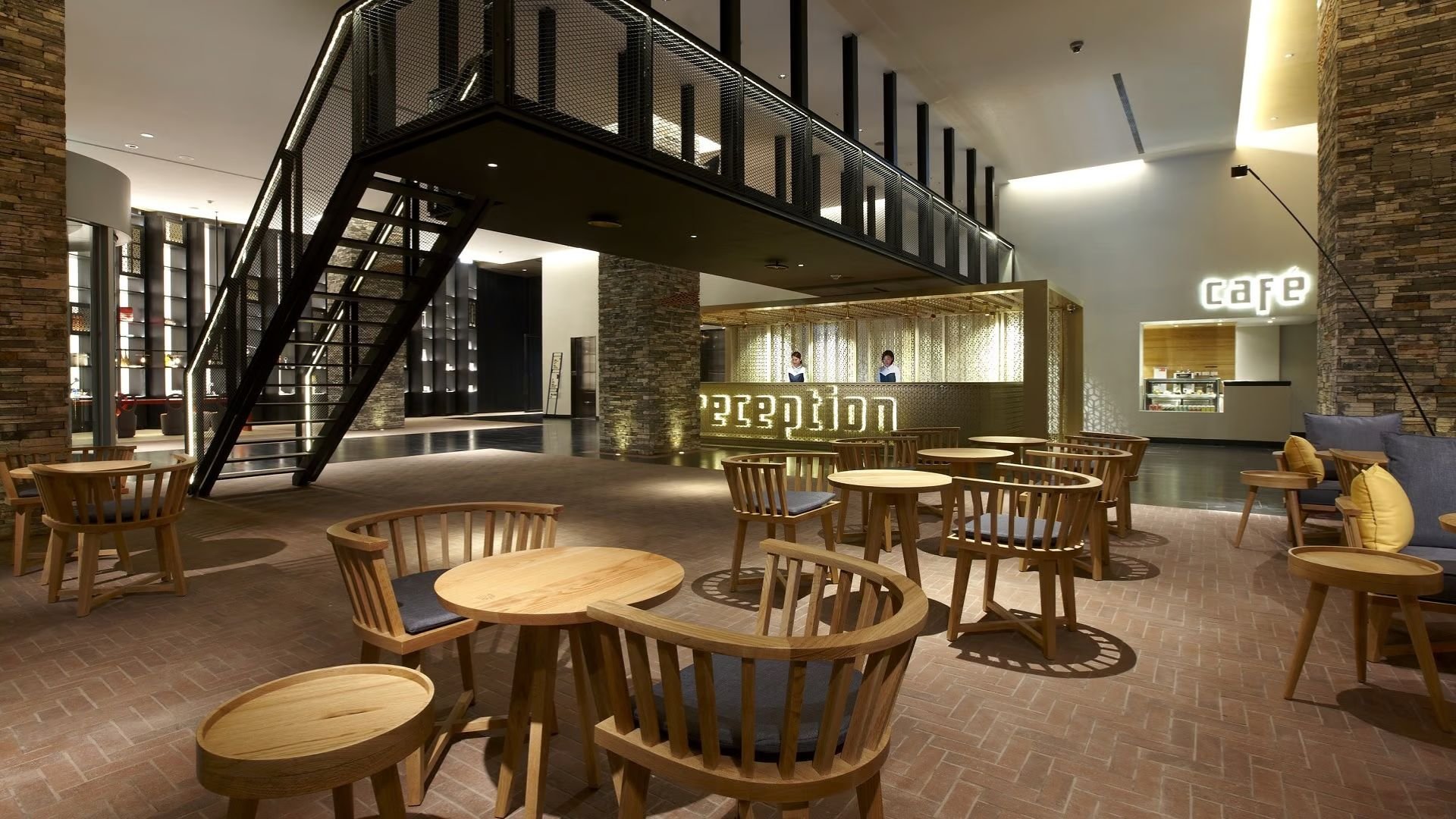 ザ・プレイス・タイナン