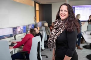 Steeds meer organisaties gebruiken onze software om hun HR-processen te automatiseren. Hoewel de vraag naar HR-specialisten groeit, zien we in de praktijk dat het een uitdaging is om de HR-afdeling slim te ondersteunen én te automatiseren. De AFAS post-hbo HRM die samen met docenten van Hogeschool Windesheim gegeven wordt, slaat de brug tussen de theorie, soft skills en AFAS-kennis.