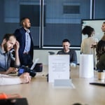 De vergadering is geen probleem. De spreker wel