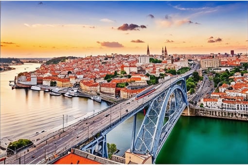 Transfer do Centro do Porto ao Aeroporto de Lisboa - Van