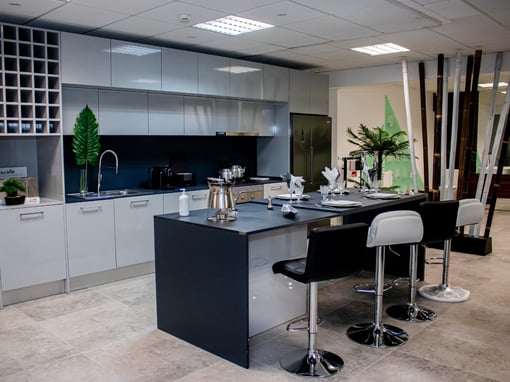 Cozinha Moderna com Ilha e Estilo High-Tech