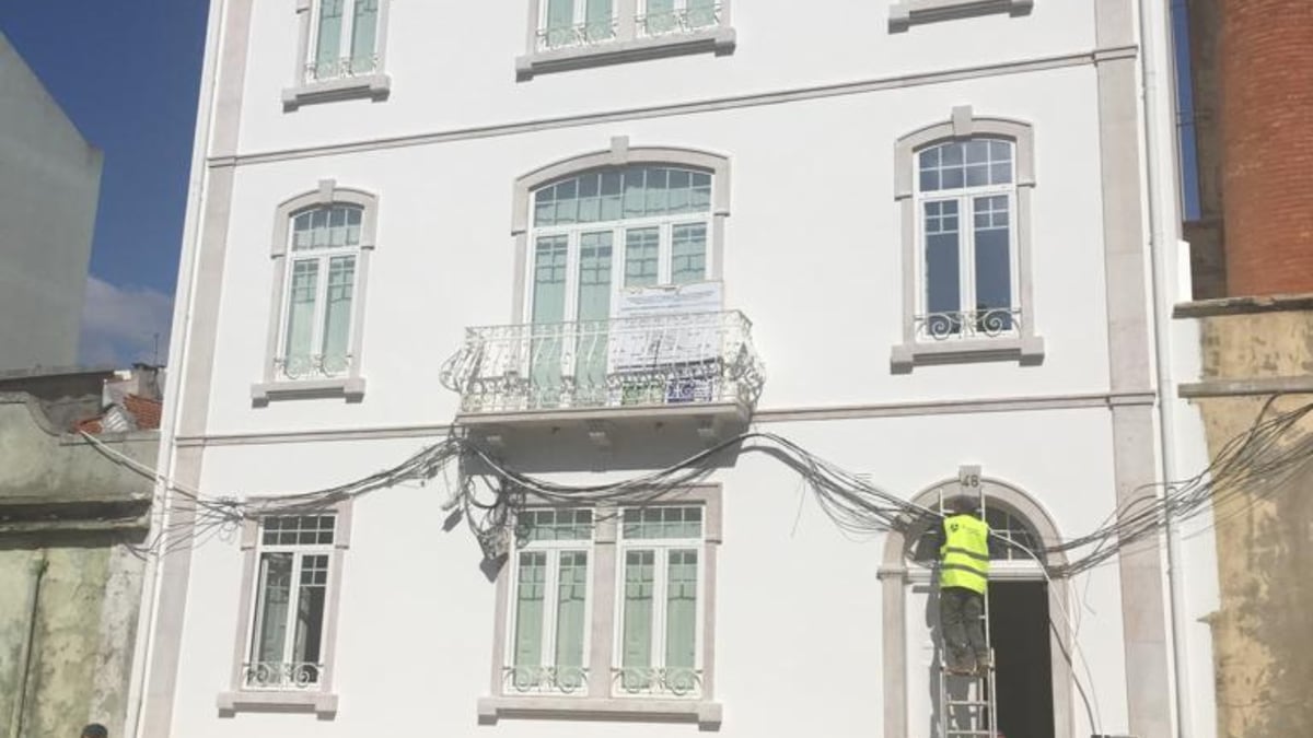 Execução de Novo Telhado e Remodelação de Fachada