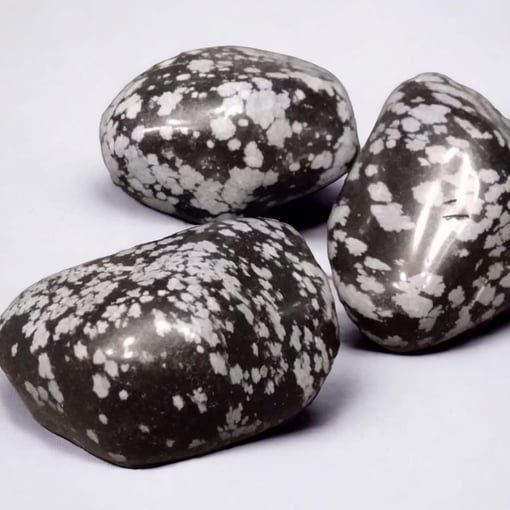 Obsidiana Nevada Rolada: Pedra de Proteção e Clareza